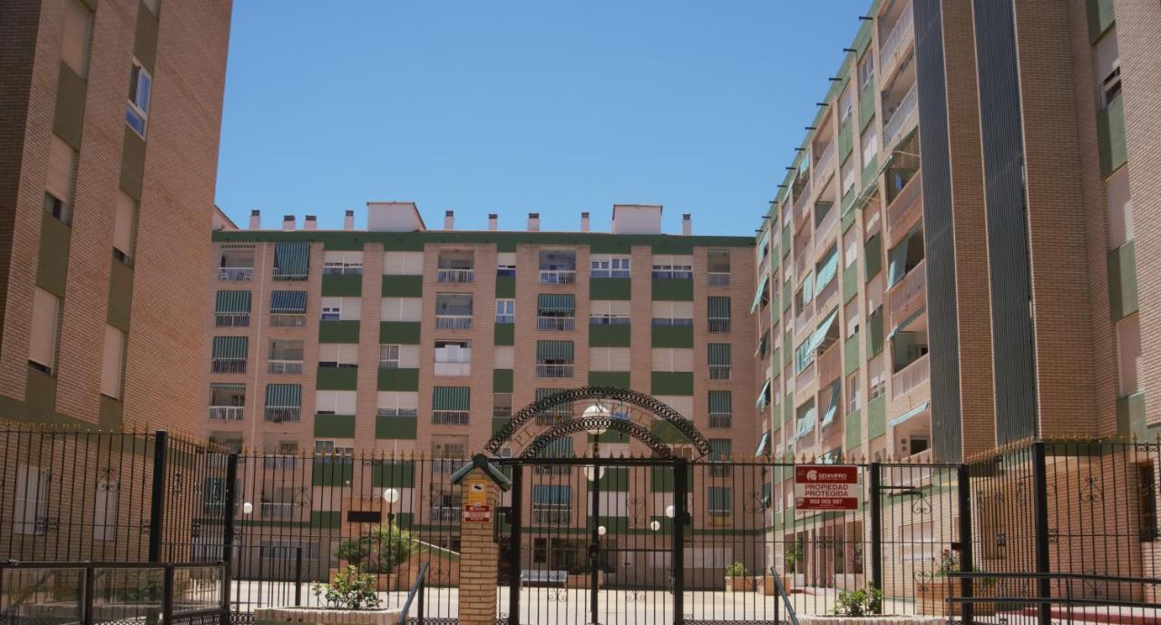 El Barquito Del Abuelo Apartment Malaga Luaran gambar